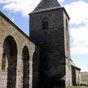 Vestiges de la domerie d'Aubrac. Il demeure l'église Notre-Dame-des-Pauvres achevée en 1120 et la tour fortifée abritant 